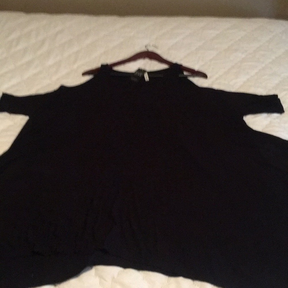 Cold Shoulder Top - Picture 2 of 3